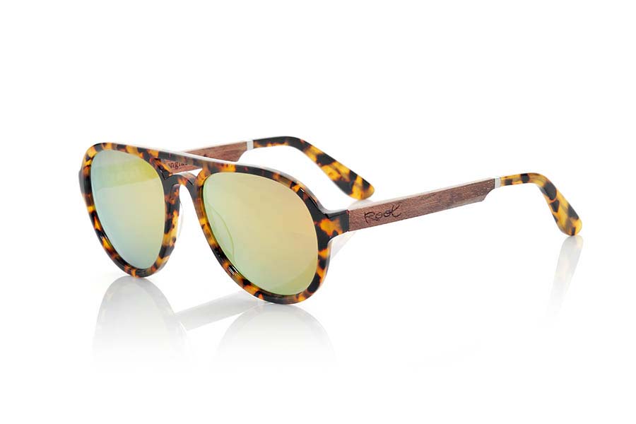 Gafas de Madera Natural de Ébano IGUAZU. Las gafas de sol IGUAZU de la serie MIXED PREMIUM están fabricadas con el frontal en acetato de calidad en color carey claro y las varillas en madera de ébano natural terminadas en varilla cubiertas de acetato carey  con unión metálica que permiten ser ajustadas en caso necesario. Setrata de una versión en pasta de las populares Aviator combinadas de serie con lentes Naranja REVO. Te sorprenderá la calidad de los materiales y su terminación perfecta. Medida frontal: 140x55mm Venta al Por Mayor y Detalle | Root Sunglasses® 